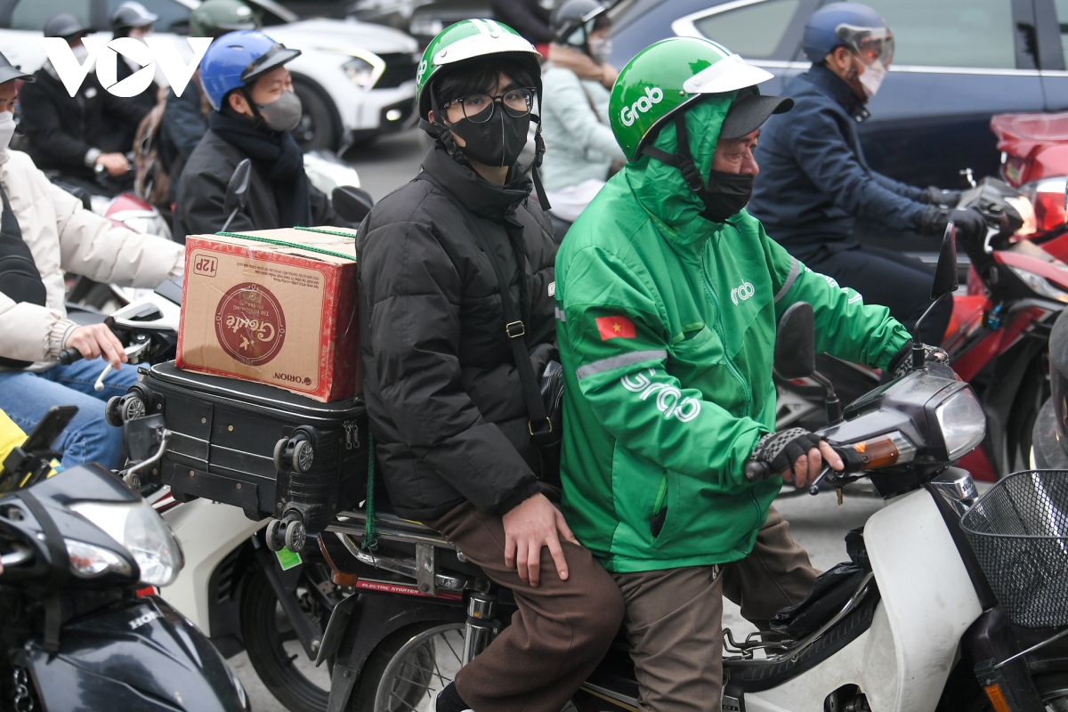 cua ngo ha noi thong thoang, giao thong noi thanh un tac nhe ngay dau di lam sau nghi tet hinh anh 12