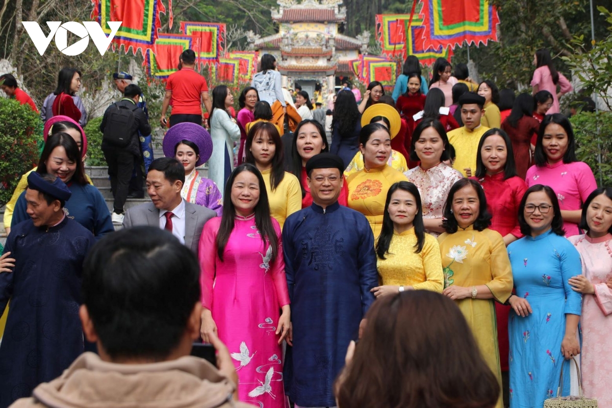 sôi động không khí lễ hội đầu xuân ở huế hình ảnh 2 soi dong khong khi le hoi dau xuan o hue hinh anh 2