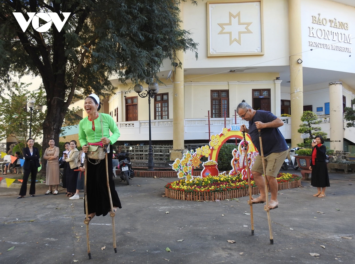 kon tum ngày xuân trình diễn và trải nghiệm văn hoá truyền thống hình ảnh 2 kon tum ngay xuan trinh dien va trai nghiem van hoa truyen thong hinh anh 2