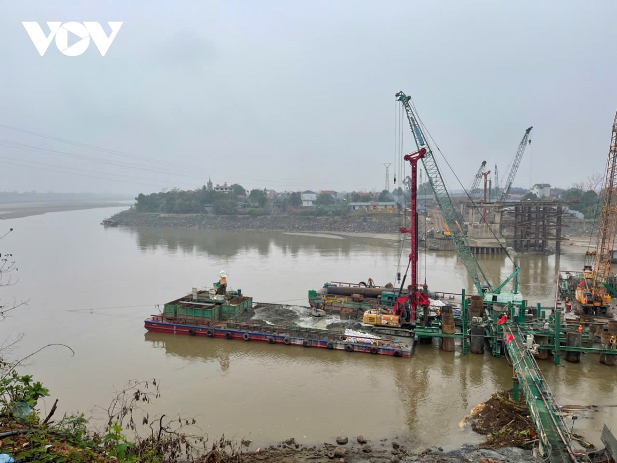 cong truong xay dung cau phong chau nhon nhip sau tet At ty hinh anh 12