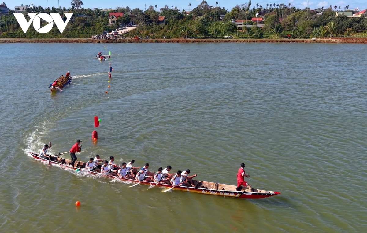 hào hứng giải đua thuyền ở huyện sông nước trên cao nguyên Đắk lắk hình ảnh 3 hao hung giai dua thuyen o huyen song nuoc tren cao nguyen Dak lak hinh anh 3