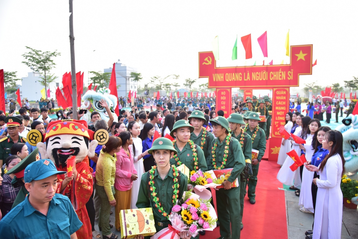 cap nhat lanh dao nhieu dia phuong dong vien tan binh len duong nhap ngu hinh anh 46