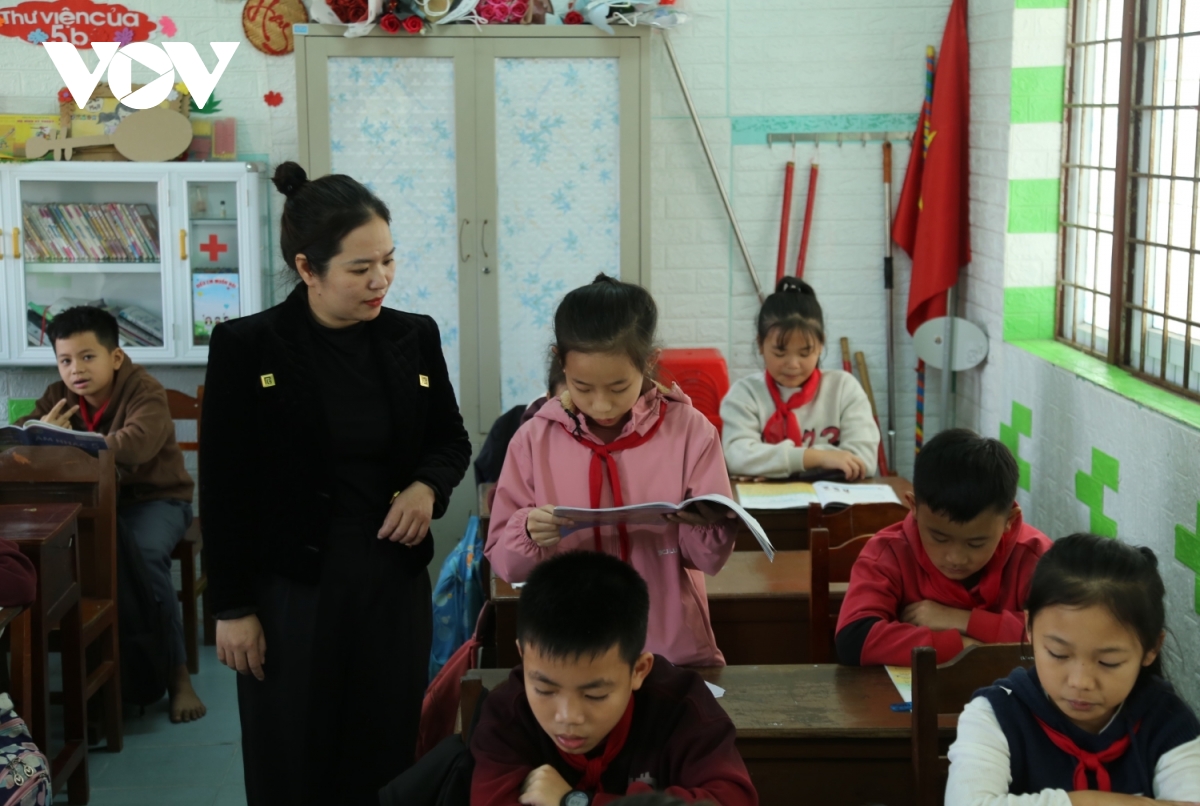 154 hoc sinh o quang binh tro lai truong sau gan 1 thang nghi tet hinh anh 3