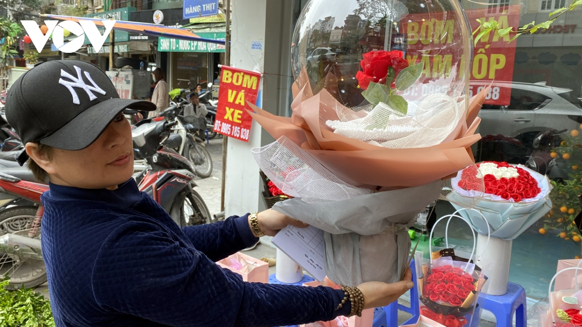 valentines 2025 o ha noi hoa tuoi nhieu, gia re nen van la mat hang dat khach hinh anh 10