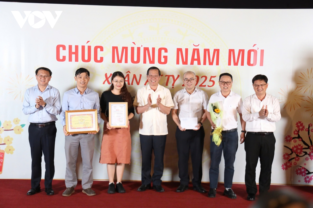 tp.hcm sap co giai thuong bao chi viet ve nghi quyet 57 hinh anh 2