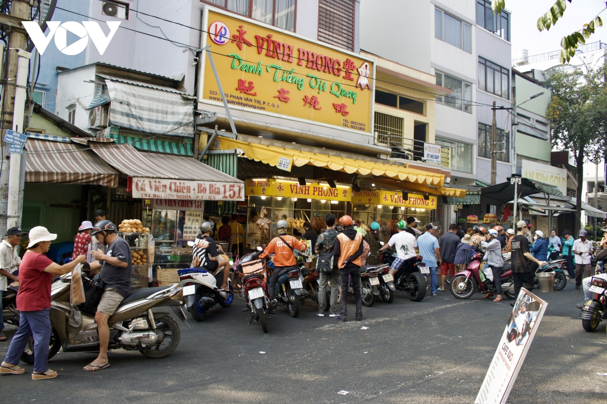 heo sua quay chay hang ngay via ngoc hoang hinh anh 1