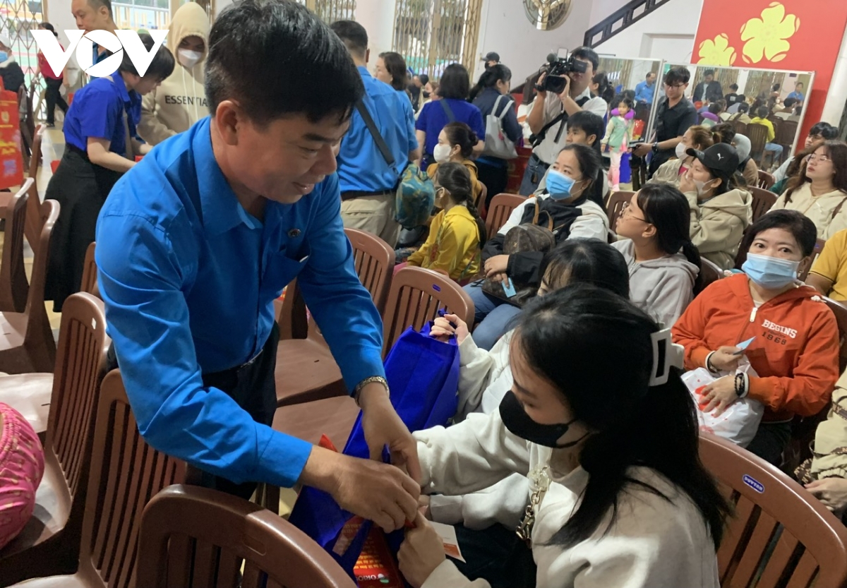 tphcm chi gần 1.300 tỷ đồng để chăm lo tết Ất tỵ cho người dân hình ảnh 2 tphcm chi gan 1.300 ty dong de cham lo tet At ty cho nguoi dan hinh anh 2