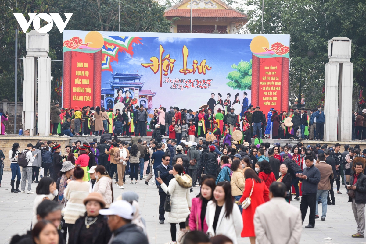 bắc ninh nghiêm cấm du khách uống rượu chơi đánh đu tại hội lim hình ảnh 3 bac ninh nghiem cam du khach uong ruou choi danh du tai hoi lim hinh anh 3