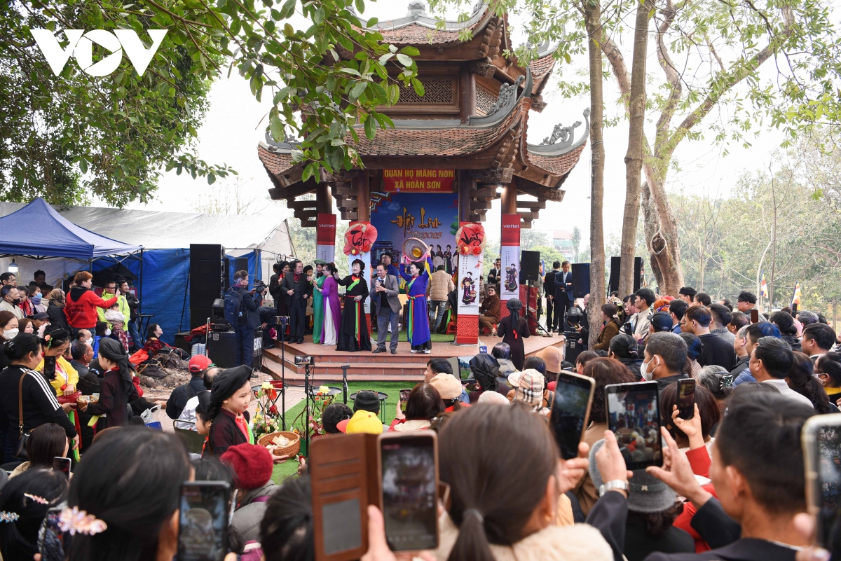 bắc ninh nghiêm cấm du khách uống rượu chơi đánh đu tại hội lim hình ảnh 6 bac ninh nghiem cam du khach uong ruou choi danh du tai hoi lim hinh anh 6