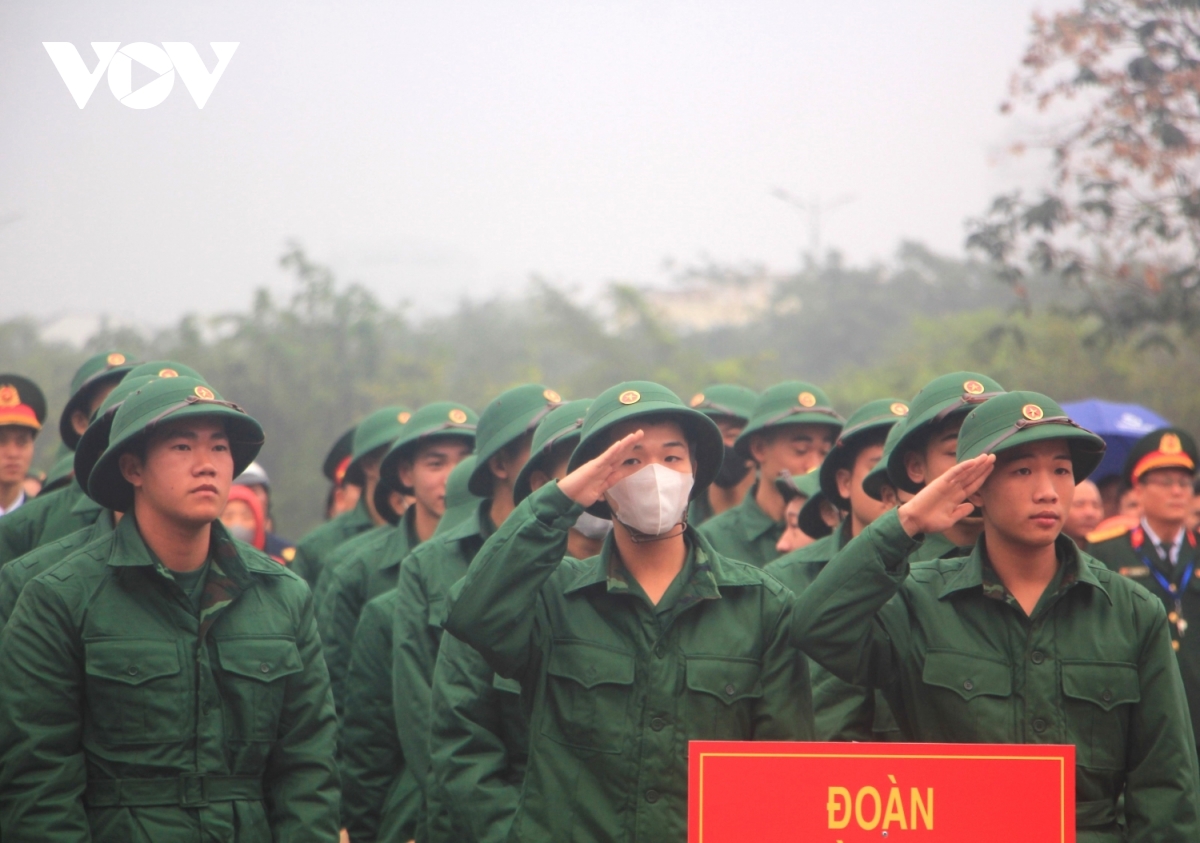 hàng nghìn thanh niên quảng bình, huế, quảng trị hăng hái lên đường nhập ngũ hình ảnh 5 hang nghin thanh nien quang binh, hue, quang tri hang hai len duong nhap ngu hinh anh 5