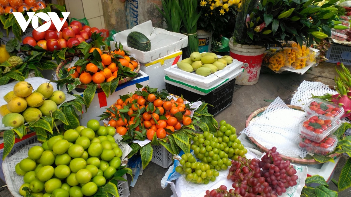 hang hoa tieu dung sau tet o ha noi nguon cung tang nhung suc mua van thap hinh anh 2