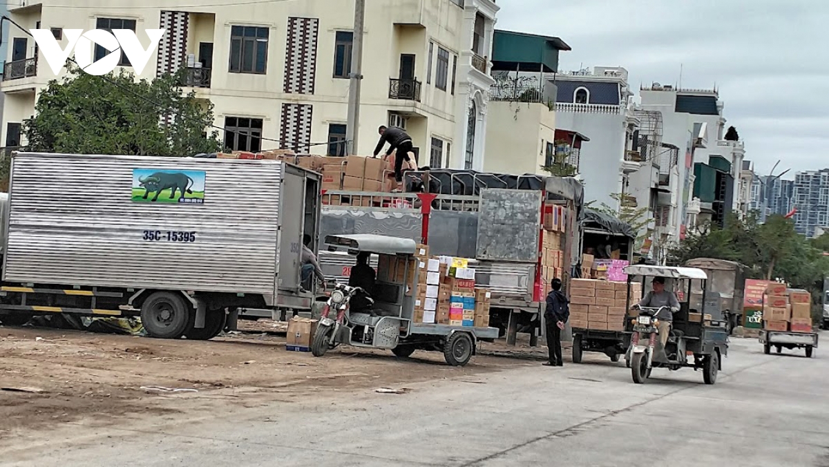 banh keo thanh rac chat dong o la phu, chinh quyen xa noi gi hinh anh 2