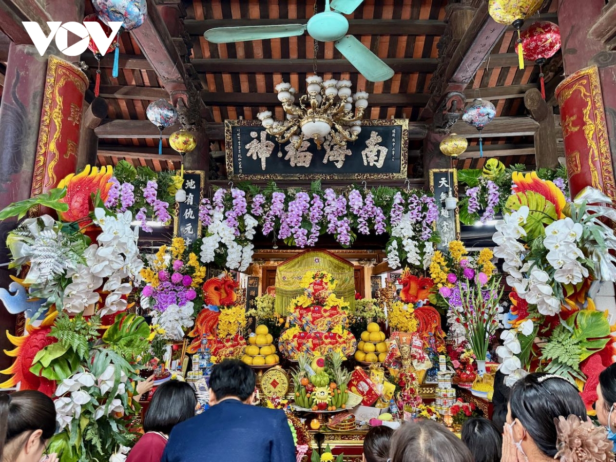  bien nguoi do ve Den mau hung yen cau tai, cau loc hinh anh 7