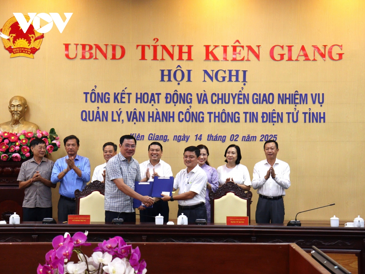 kien giang chuyen giao cong thong tin dien tu tinh ve ubnd tinh quan ly hinh anh 1