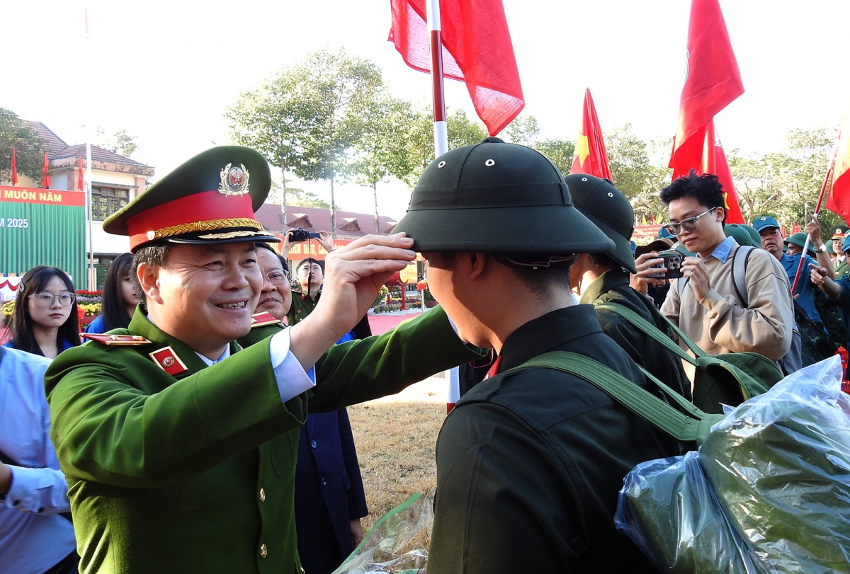 cap nhat lanh dao nhieu dia phuong dong vien tan binh len duong nhap ngu hinh anh 26