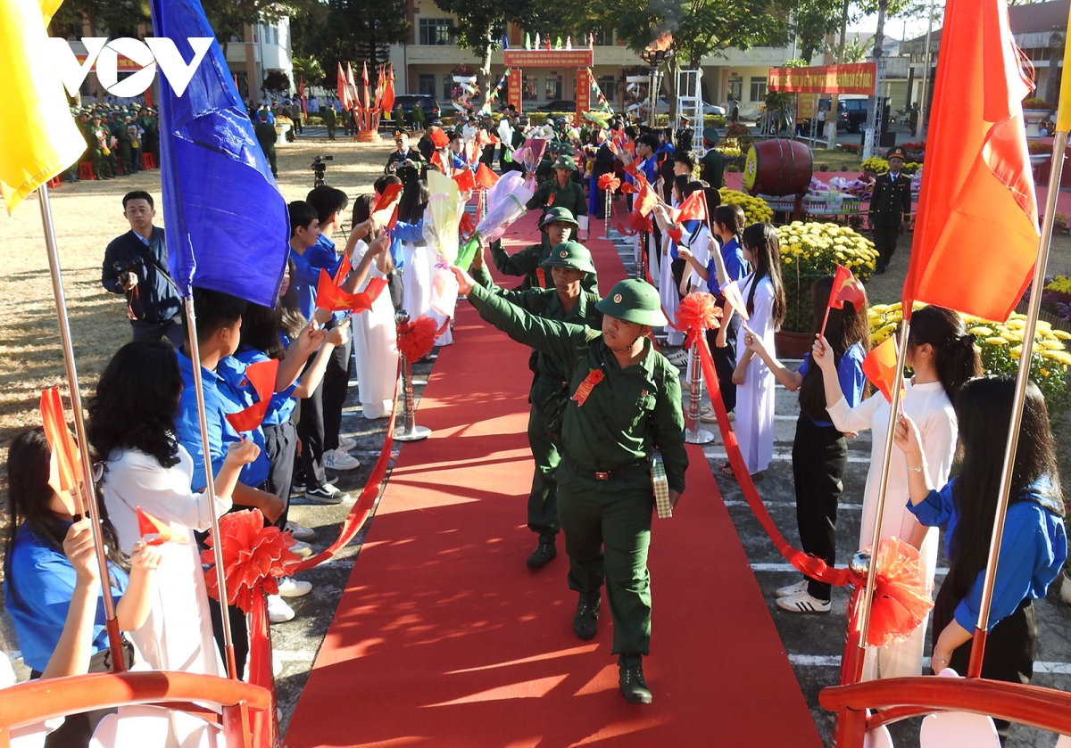 cap nhat lanh dao nhieu dia phuong dong vien tan binh len duong nhap ngu hinh anh 25