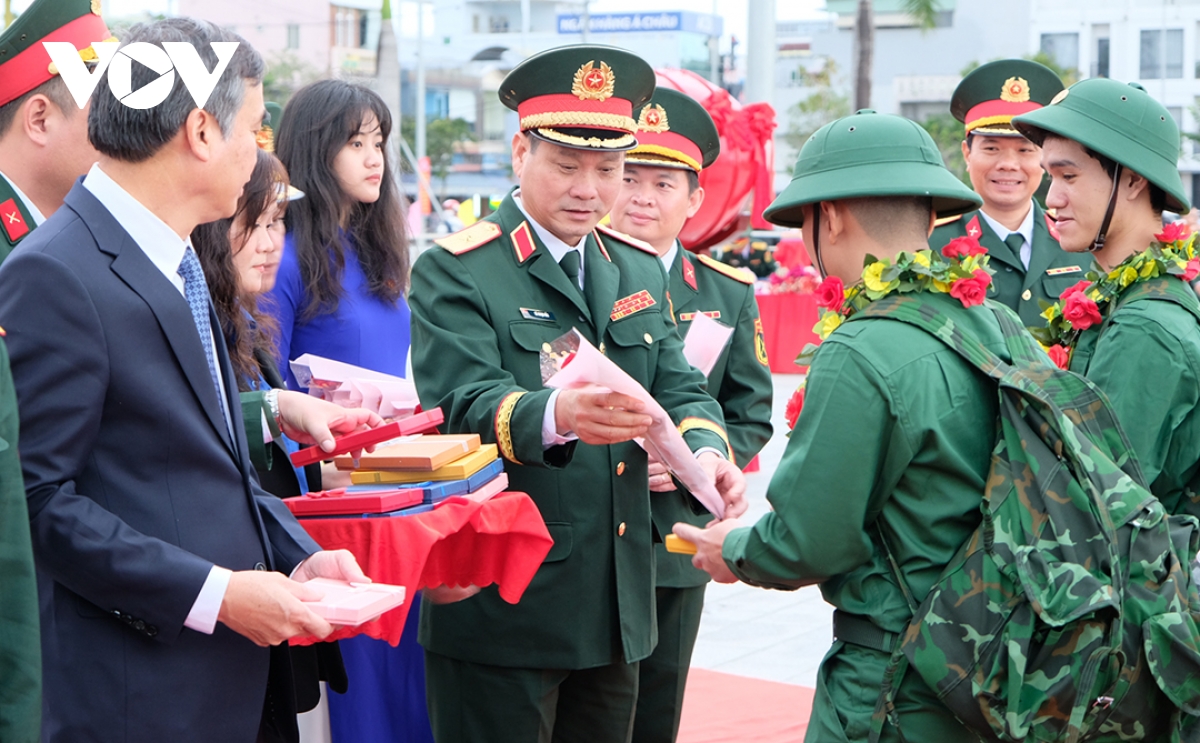 tuổi trẻ miền trung nô nức tòng quân hình ảnh 5 tuoi tre mien trung no nuc tong quan hinh anh 5