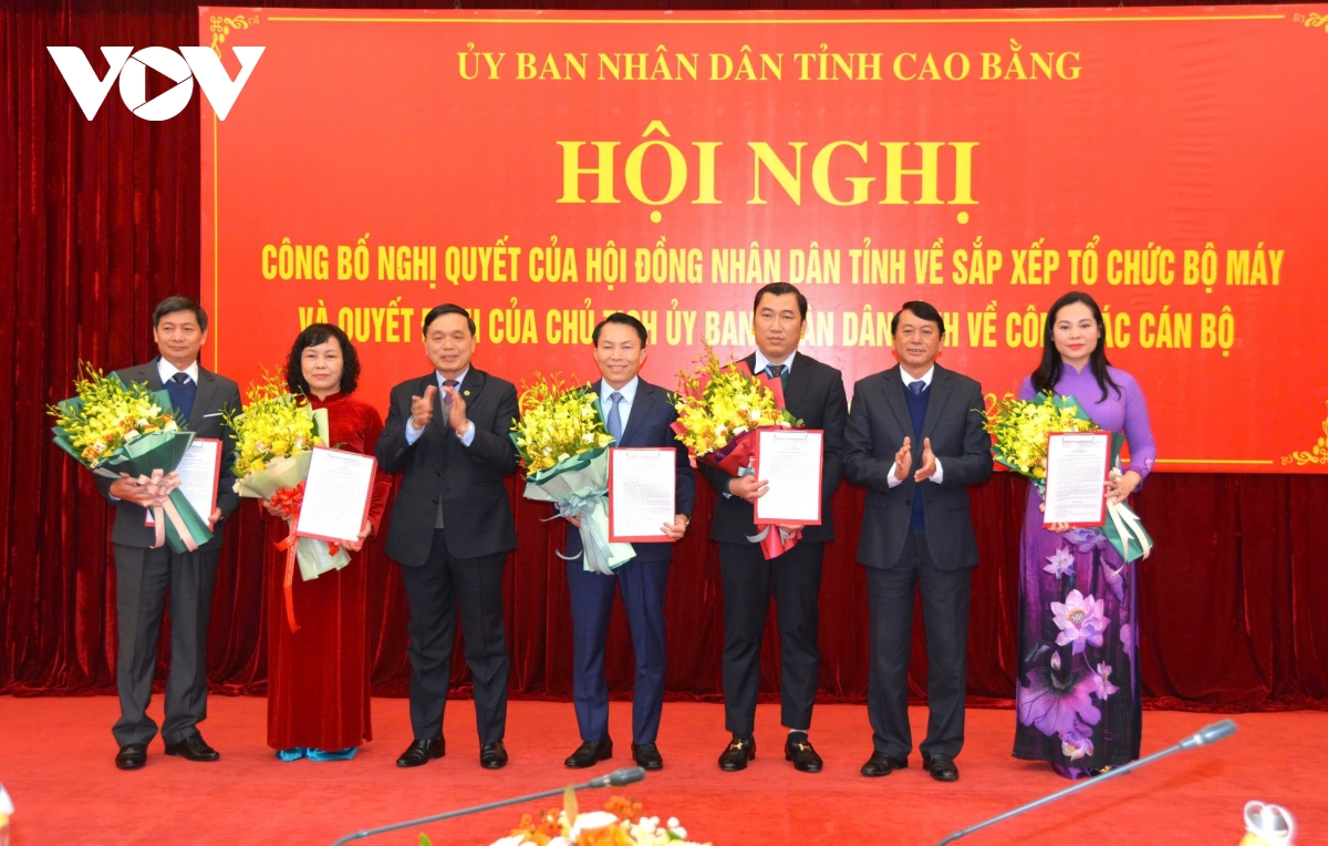 cao bằng công bố quyết định bổ nhiệm 38 giám đốc và phó giám đốc sở hình ảnh 1 cao bang cong bo quyet dinh bo nhiem 38 giam doc va pho giam doc so hinh anh 1