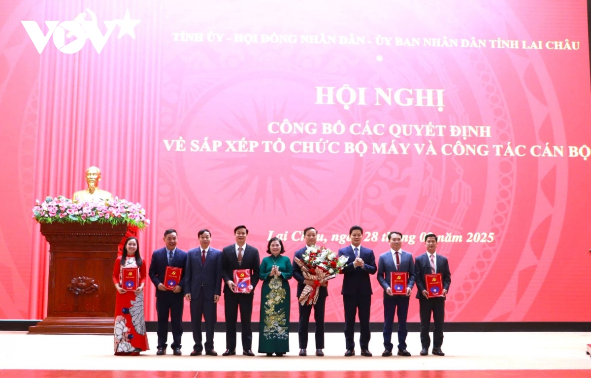 Lai Châu công bố các quyết định về sắp xếp tổ chức bộ máy và công tác cán bộ
