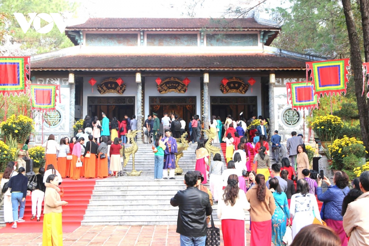 sôi động không khí lễ hội đầu xuân ở huế hình ảnh 1 soi dong khong khi le hoi dau xuan o hue hinh anh 1