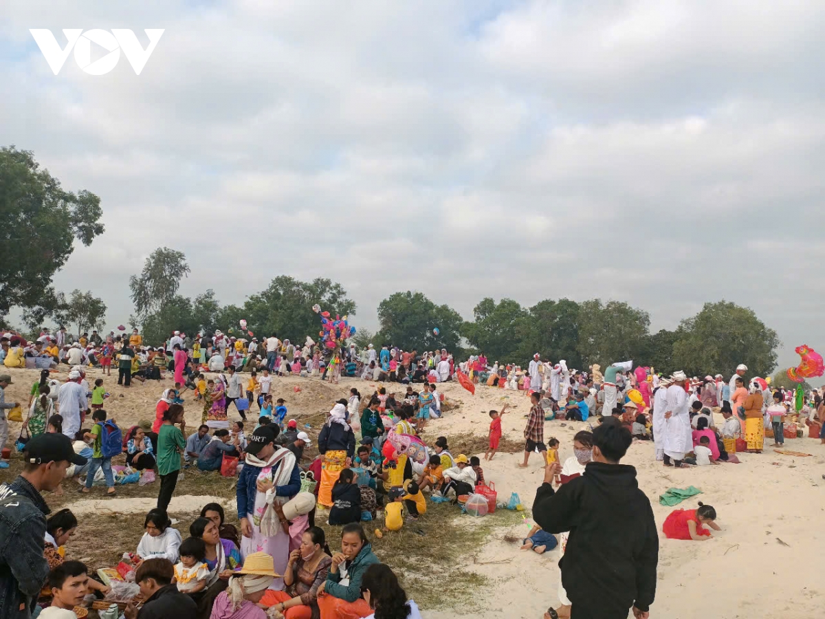 Đồng bào chăm 2 tỉnh ninh thuận, bình thuận vui đón ramưwan hình ảnh 1 Dong bao cham 2 tinh ninh thuan, binh thuan vui don ramuwan hinh anh 1