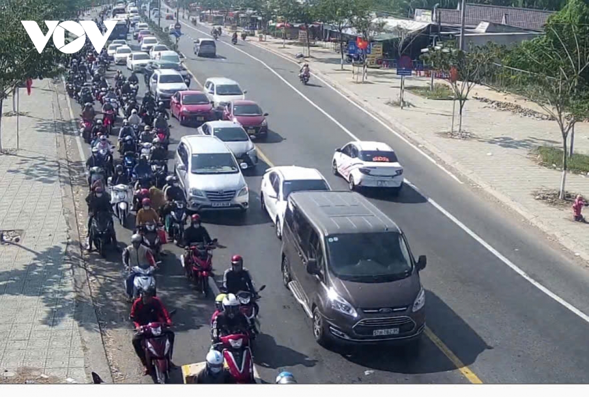 Un u giao thong cau rach mieu dip tet, cong ty bot da 43 lan xa tram thu phi hinh anh 1