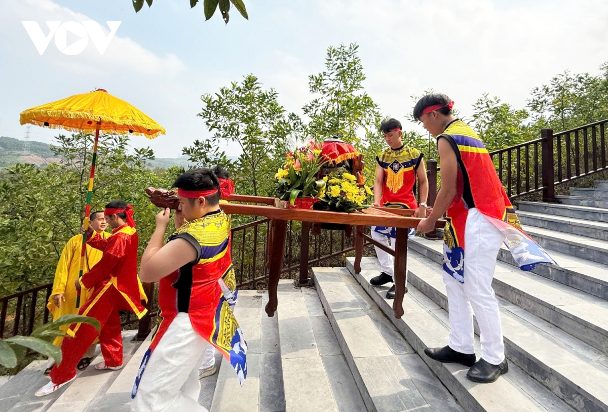 rước nước thiêng khai hội chùa núi thần Đinh ở tỉnh quảng bình hình ảnh 1 ruoc nuoc thieng khai hoi chua nui than Dinh o tinh quang binh hinh anh 1