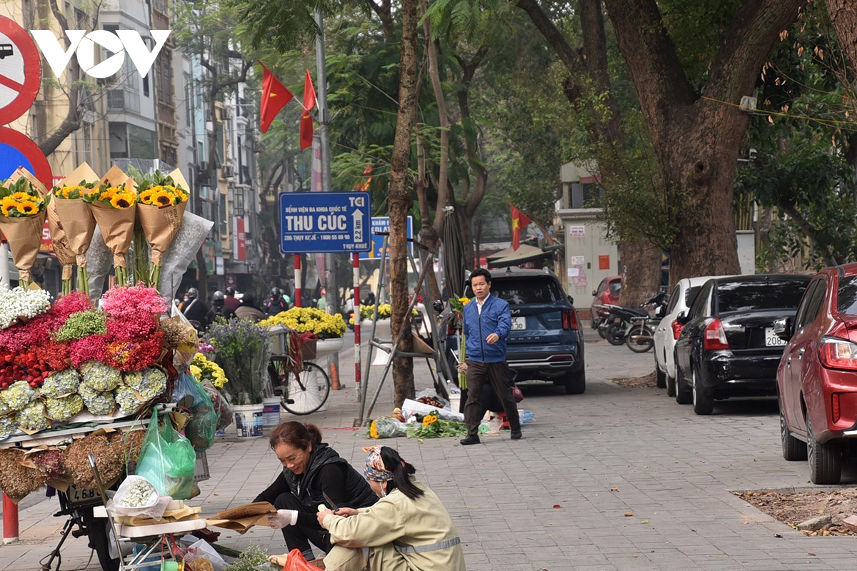 O to do tran lan lan chiem via he, long duong o ha noi hinh anh 3