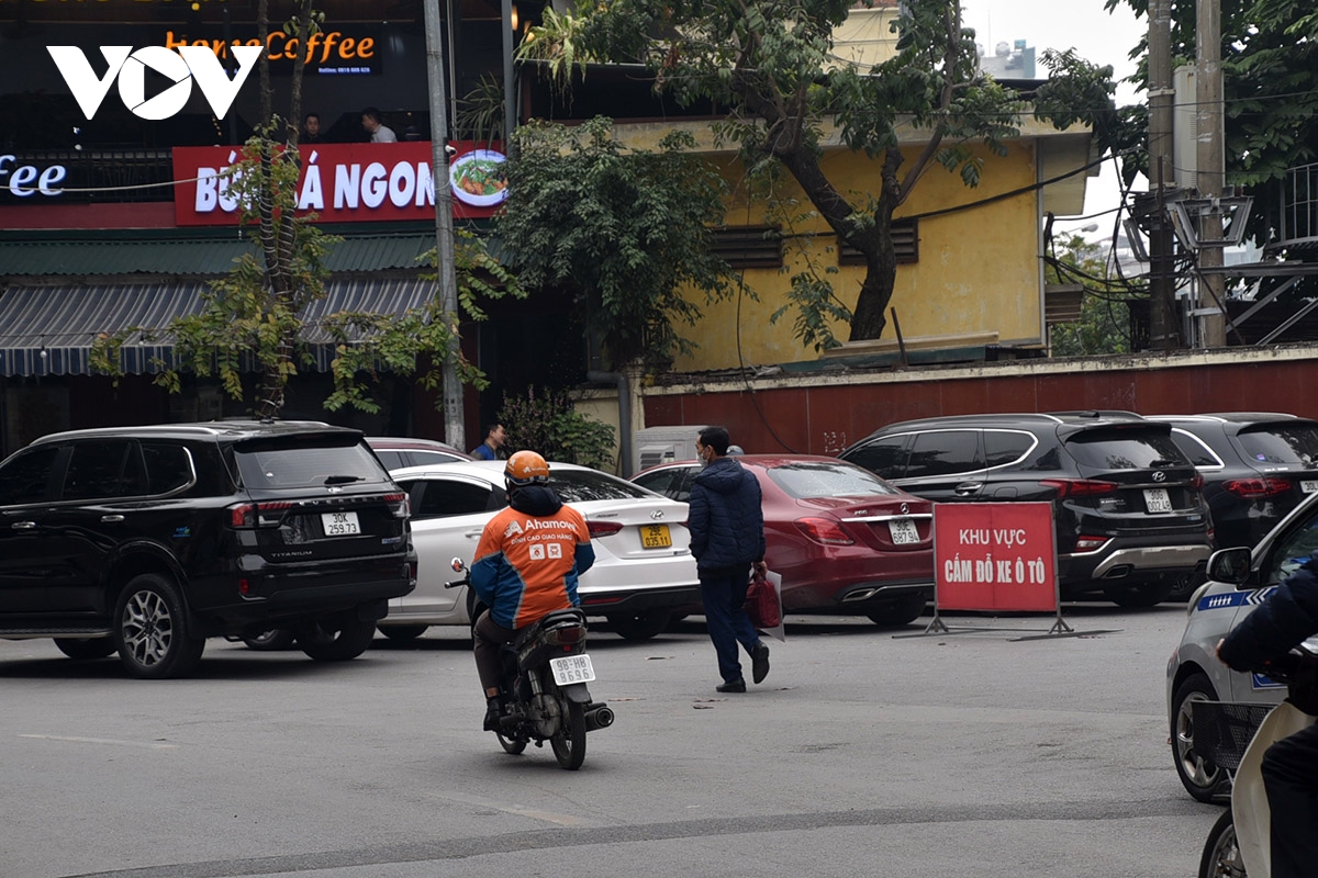 O to do tran lan lan chiem via he, long duong o ha noi hinh anh 9