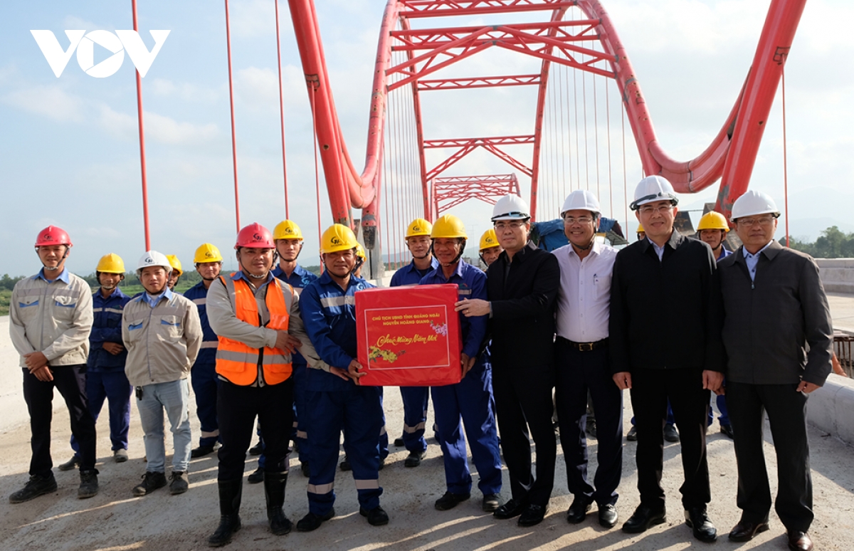 lãnh đạo tỉnh quảng ngãi kiểm tra tiến độ thi công trên các dự án trọng điểm hình ảnh 3 lanh dao tinh quang ngai kiem tra tien do thi cong tren cac du an trong diem hinh anh 3