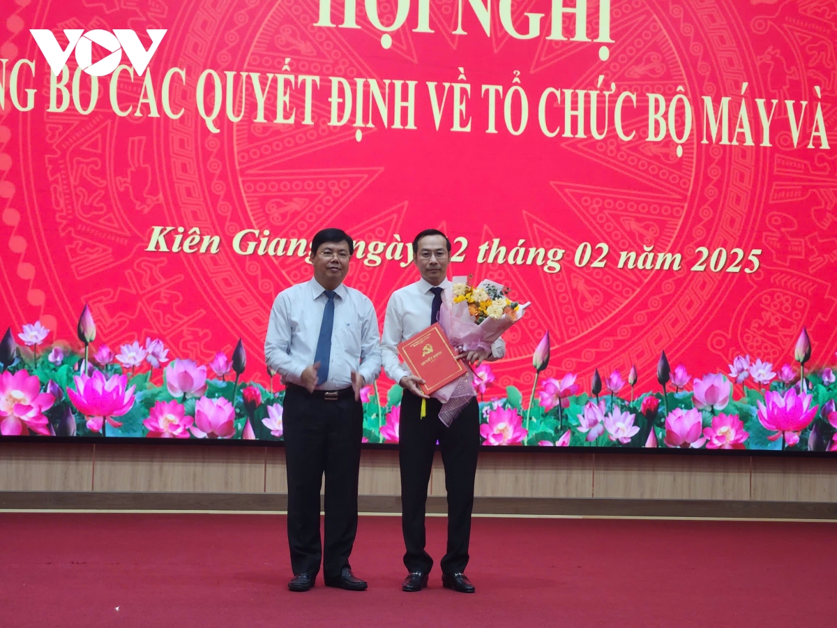 kiên giang công bố các quyết định về tổ chức bộ máy và cán bộ hình ảnh 2 kien giang cong bo cac quyet dinh ve to chuc bo may va can bo hinh anh 2