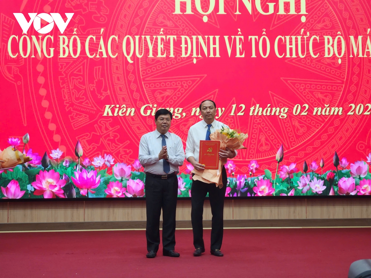 Kiên Giang công bố các quyết định về tổ chức bộ máy và cán bộ