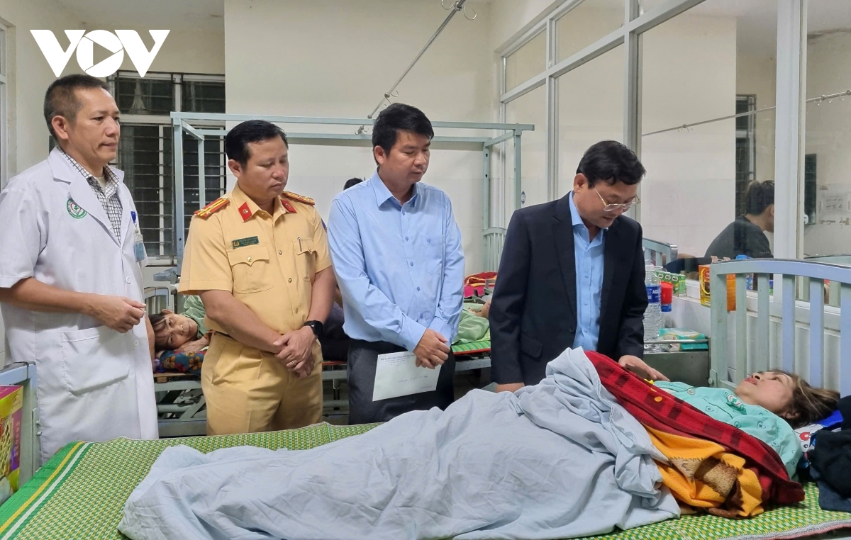 vụ lật xe khách ở phú yên tập trung cứu chữa các nạn nhân hình ảnh 1 vu lat xe khach o phu yen tap trung cuu chua cac nan nhan hinh anh 1
