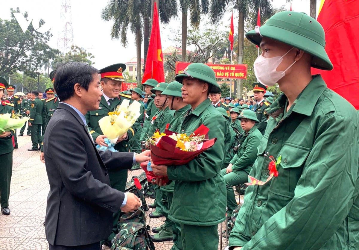 1570 thanh niên thành phố Huế lên đường nhập ngũ: Nhiều tân binh là sinh viên ĐH