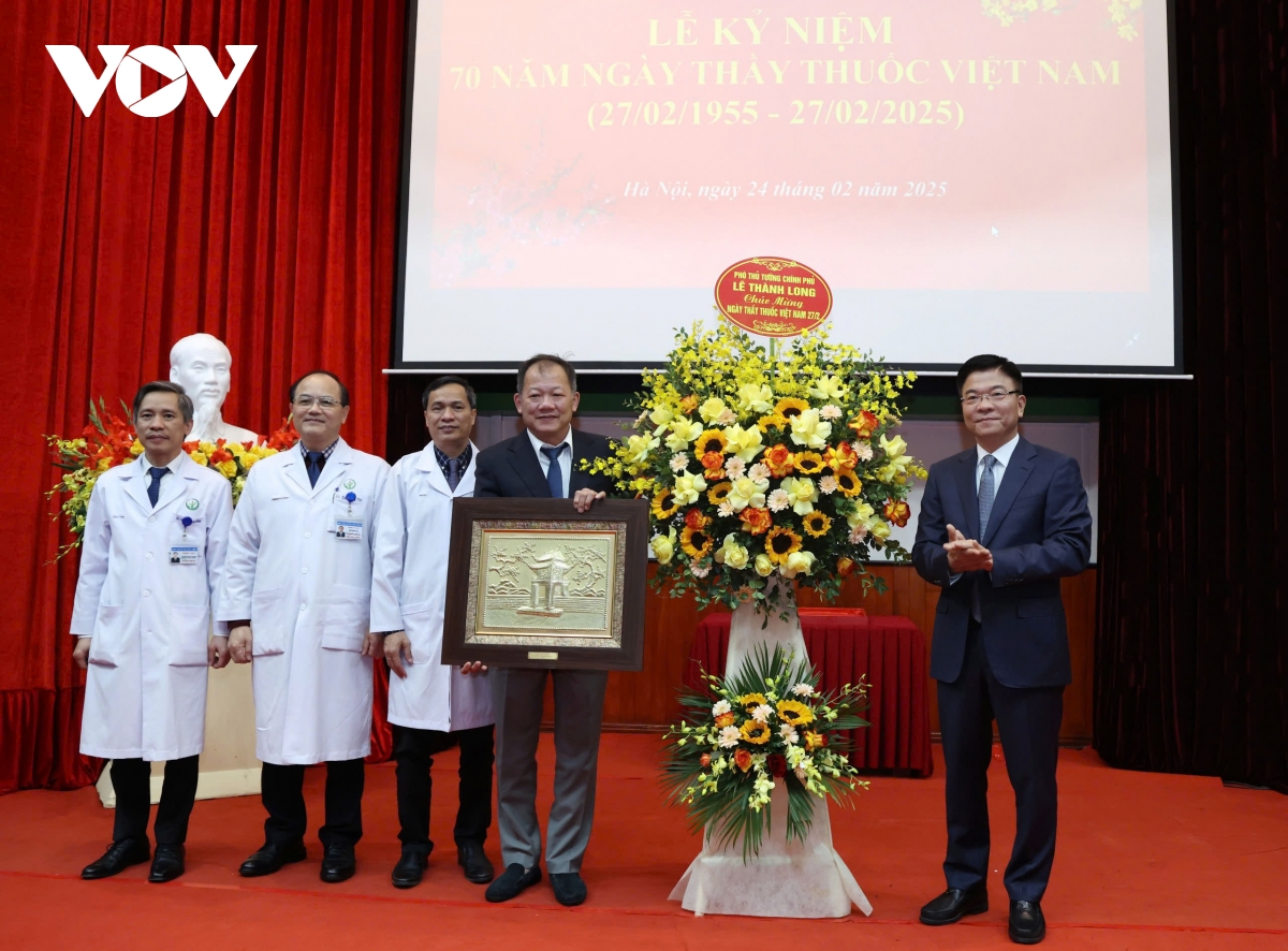 Phó Thủ tướng Lê Thành Long thăm BV Việt Đức nhân 70 năm ngày Nhà thuốc Việt Nam
