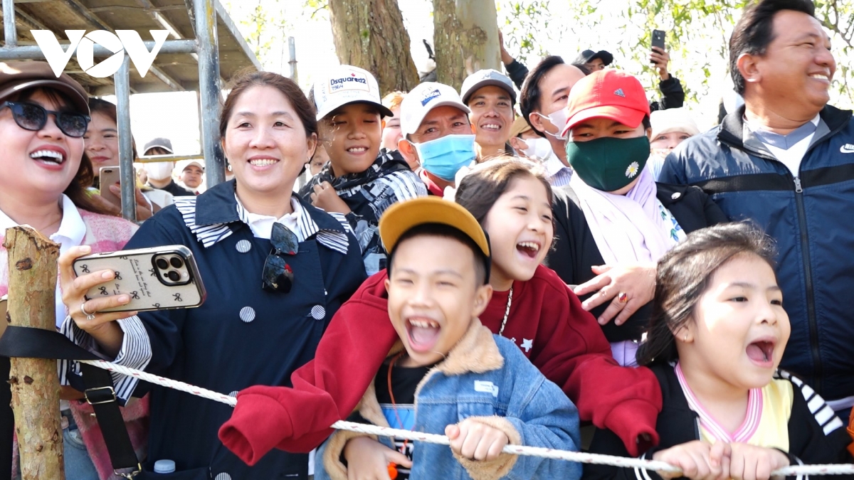 lễ hội đua ngựa truyền thống gò thì thùng hình ảnh 3 le hoi dua ngua truyen thong go thi thung hinh anh 3