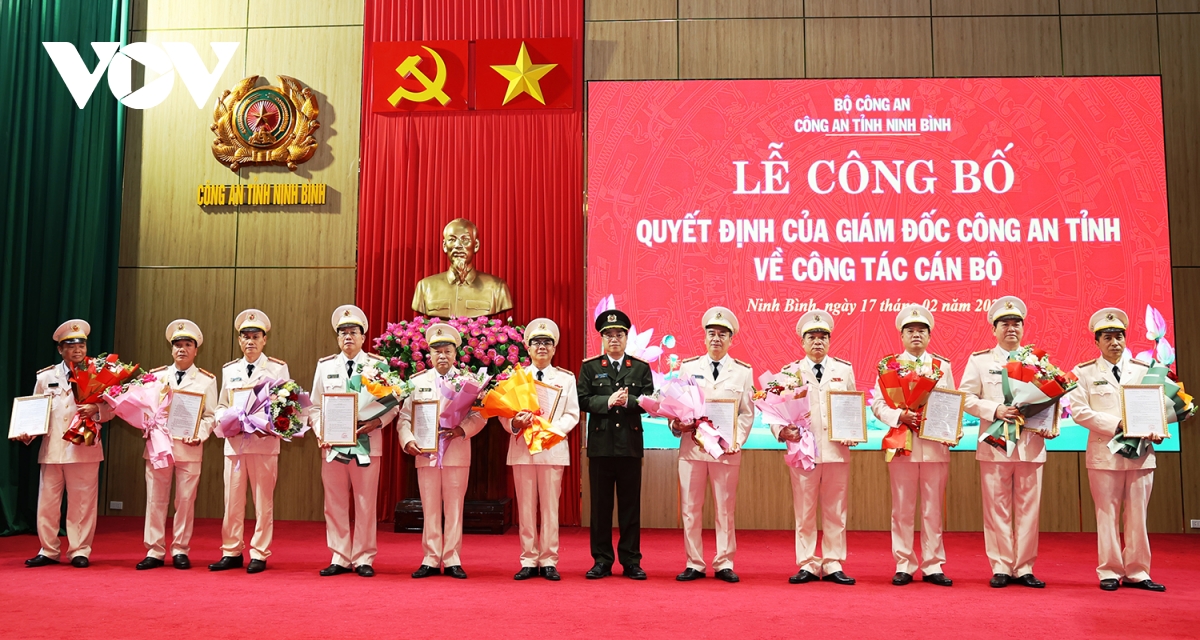 11 lãnh đạo công an Ninh Bình tự nguyện xin nghỉ công tác để tinh gọn bộ máy