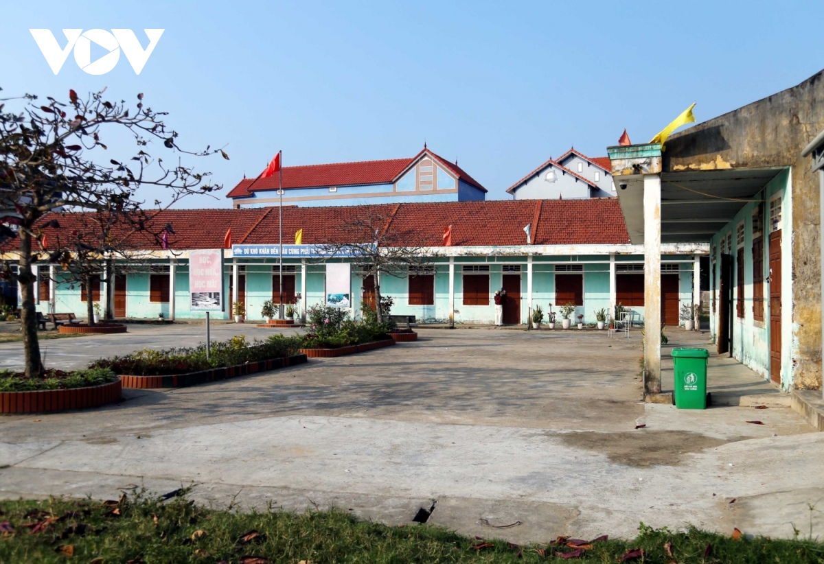 Quảng Bình: Vận động phụ huynh đưa 154 học sinh đến trường