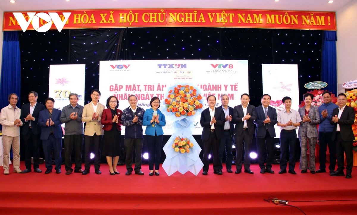 tri ân y, bác sĩ ngành y tế Đà nẵng nhân kỷ niệm 70 năm ngày thầy thuốc việt nam hình ảnh 1 tri an y, bac si nganh y te Da nang nhan ky niem 70 nam ngay thay thuoc viet nam hinh anh 1