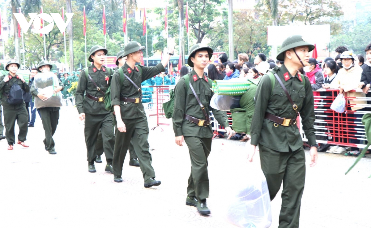 1570 thanh niên thành phố huế lên đường nhập ngũ nhiều tân binh là sinh viên Đh hình ảnh 6 1570 thanh nien thanh pho hue len duong nhap ngu nhieu tan binh la sinh vien Dh hinh anh 6