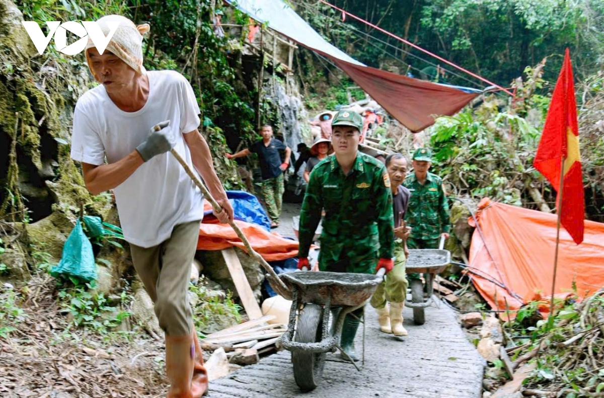 thêm vững bước trên những nẻo đường tuần tra biên giới hình ảnh 2 them vung buoc tren nhung neo duong tuan tra bien gioi hinh anh 2