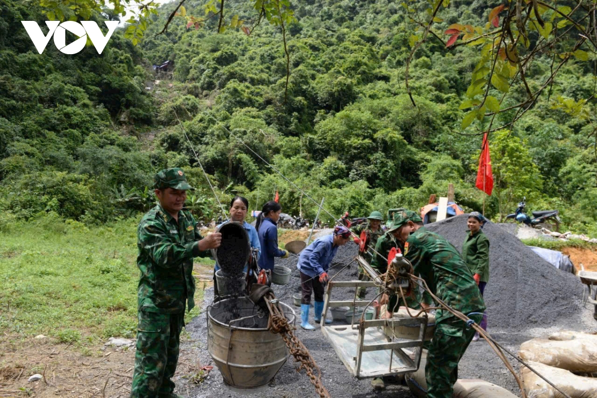 Thêm vững bước trên những nẻo đường tuần tra biên giới