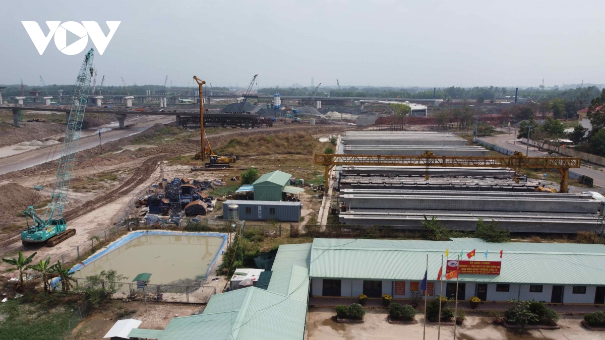 cận cảnh cao tốc biên hoà vũng tàu đoạn qua Đồng nai đầu năm 2025 hình ảnh 9 can canh cao toc bien hoa vung tau doan qua Dong nai dau nam 2025 hinh anh 9