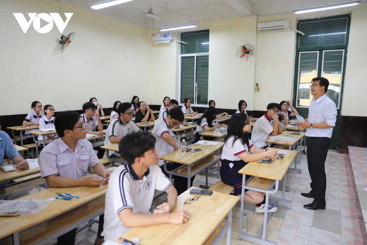 Phụ huynh, học sinh “chờ” giáo viên hợp thức hoá dạy thêm