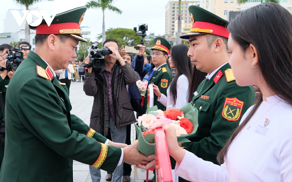 tuổi trẻ miền trung nô nức tòng quân hình ảnh 3 tuoi tre mien trung no nuc tong quan hinh anh 3