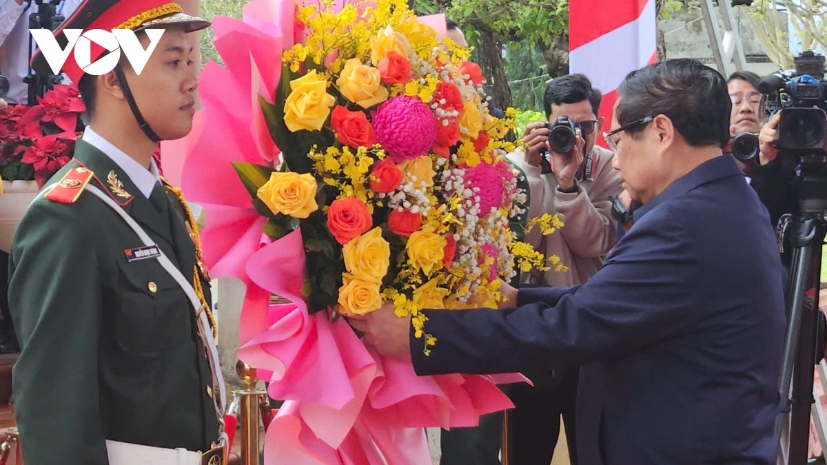 thủ tướng phạm minh chính dâng hương tưởng nhớ cố thủ tướng phạm văn Đồng hình ảnh 1 thu tuong pham minh chinh dang huong tuong nho co thu tuong pham van Dong hinh anh 1