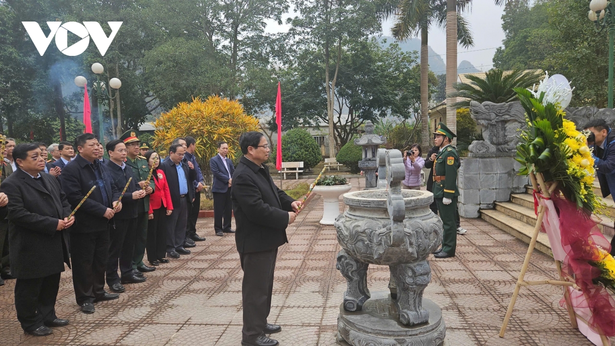 thu tuong dang huong tuong nho chu tich ho chi minh tai cao bang hinh anh 3