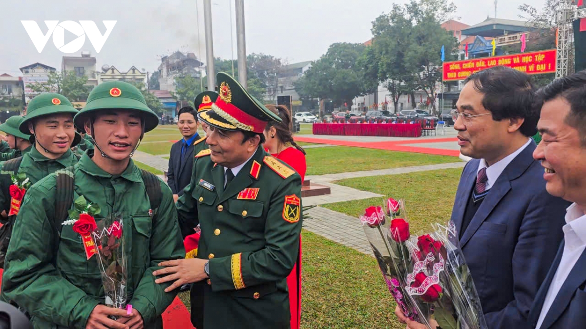 hàng nghìn công dân ở lào cai, sơn la hăng hái lên đường nhập ngũ hình ảnh 4 hang nghin cong dan o lao cai, son la hang hai len duong nhap ngu hinh anh 4