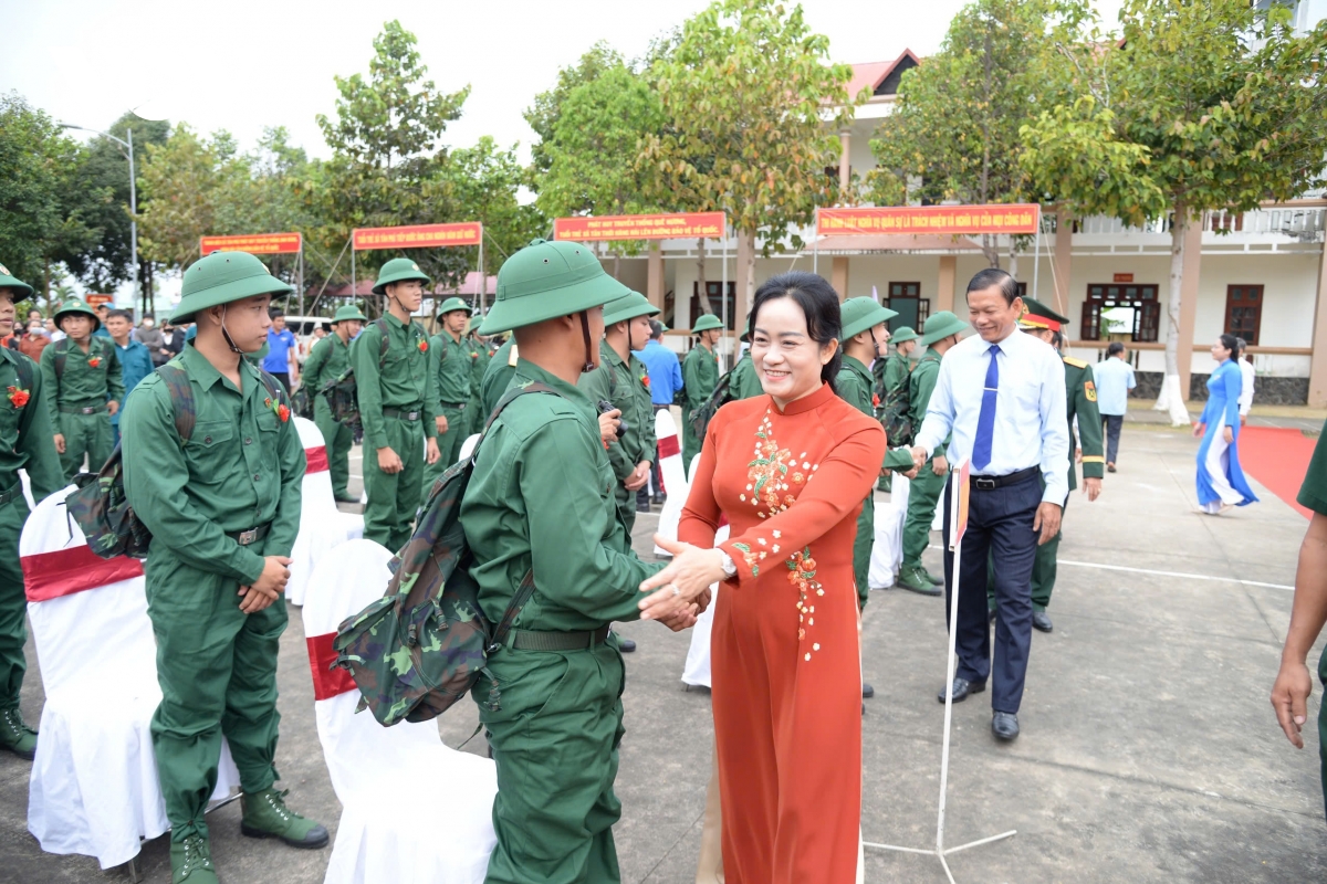 cap nhat lanh dao nhieu dia phuong dong vien tan binh len duong nhap ngu hinh anh 52