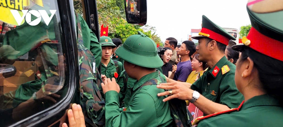 cap nhat lanh dao nhieu dia phuong dong vien tan binh len duong nhap ngu hinh anh 48